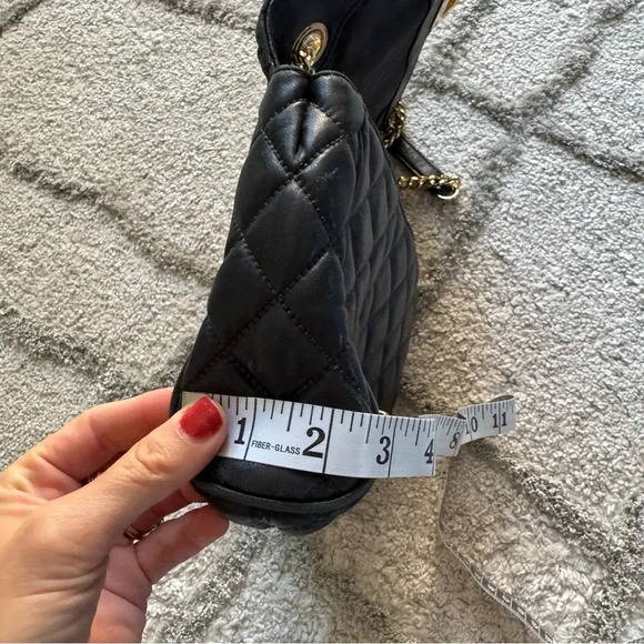 Michael Kors Hannah Quilted Black Soft Leather Gold Chain Shoulder Crossbody bag - Picture 9 of 11